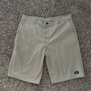 VTG Dickies Tan Khaki Men's Utility Shorts - 40" waist, 12" inseam